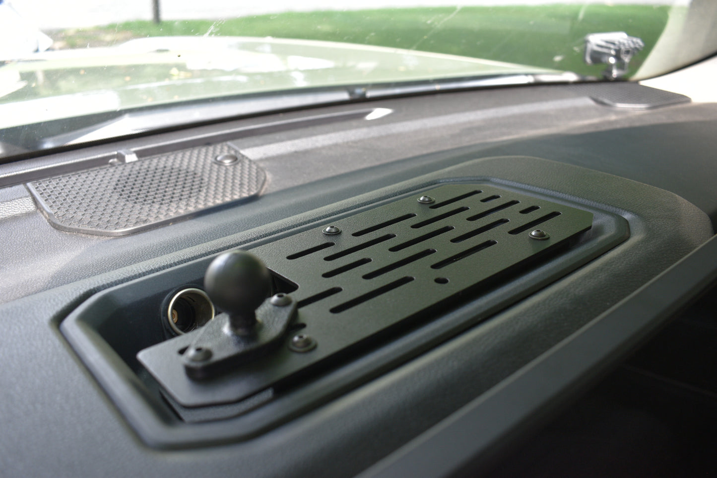 Tundra Dash Mount (2022-2025)