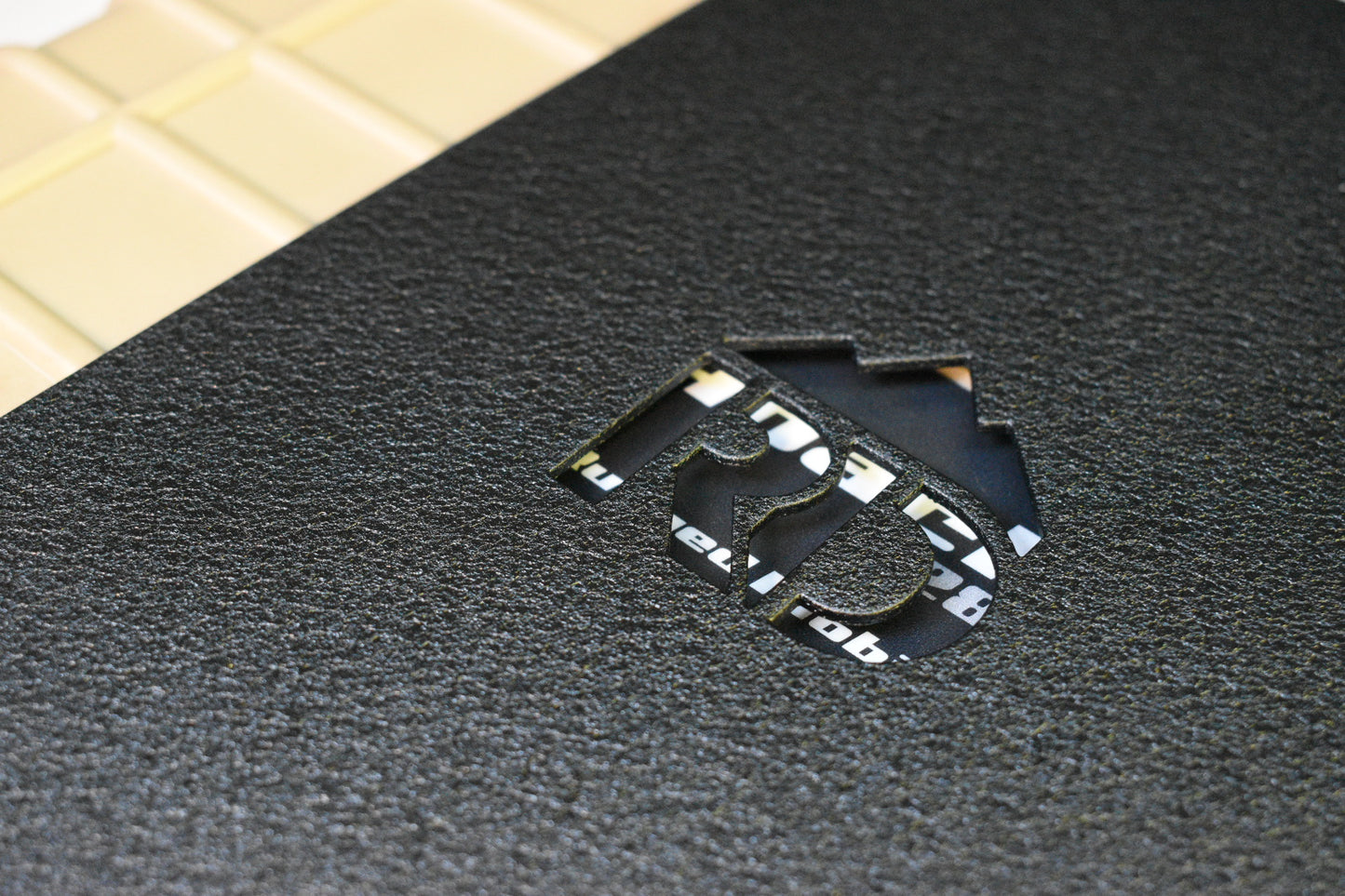 Apache Case Mounts